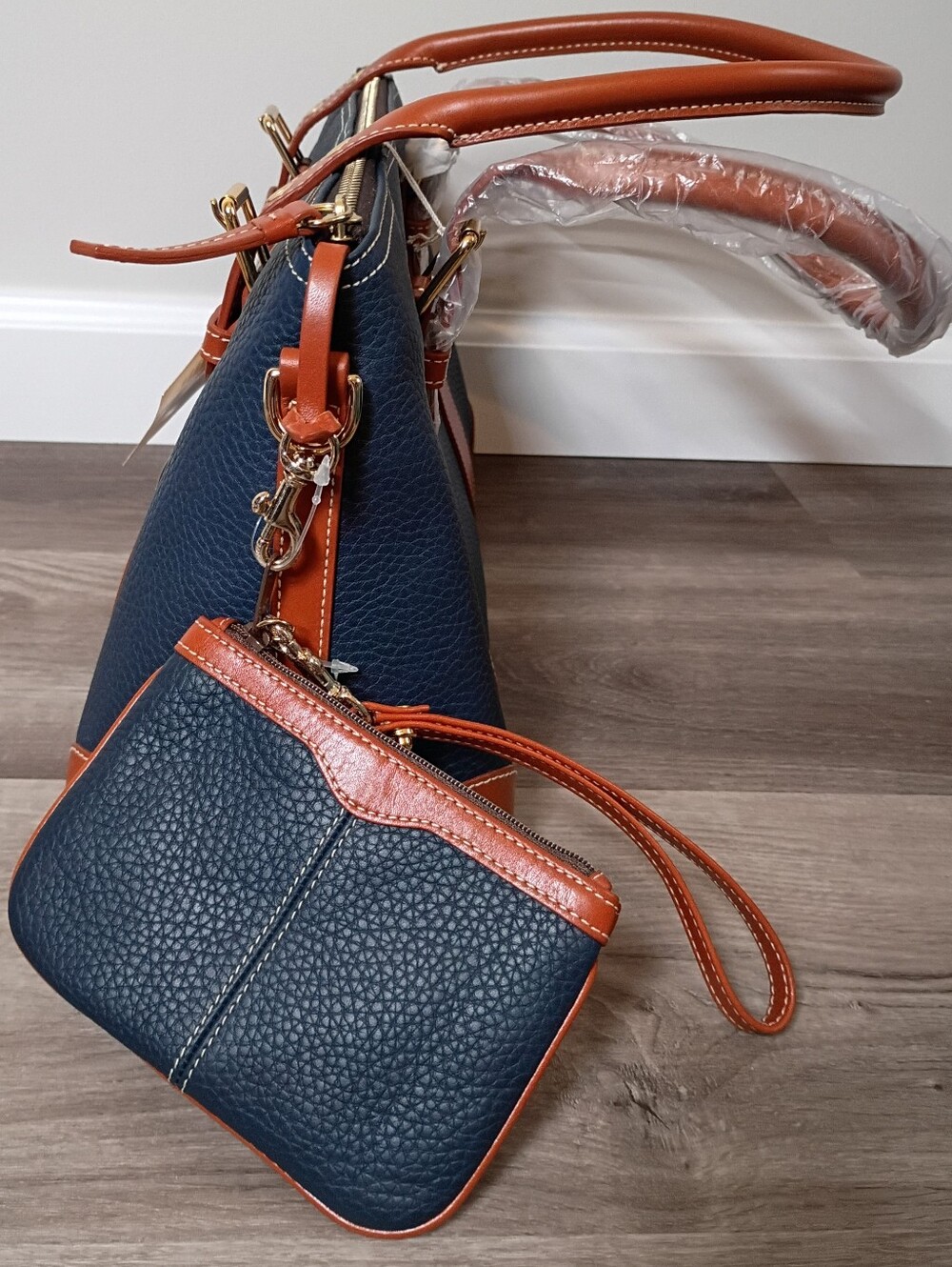 NEW Dooney & Bourke Navy Blue Brown Pebbled Leather Large Domed Satchel Handbag - Picture 6 of 11